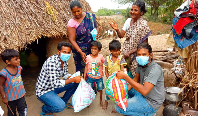 In Indien werden Familien mit Spenden versorgt