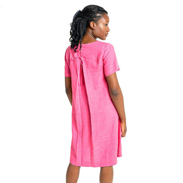 Pinkfarbenes  Leinenkleid der Marke Alma und Lovis.
