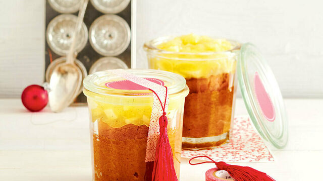Zimtkuchen im Glas mit Vanille-Apfel-Kompott